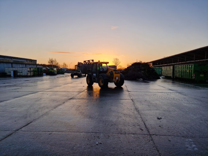 Recyclinghof - Betriebshof TIMKE Blick auf den Recyclinghof beiSonnenaufgang